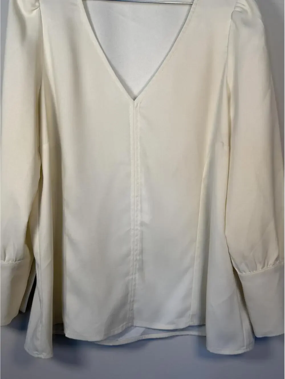 Tuckernuck Easton blouse in Bone with studded cuffs and v neck size